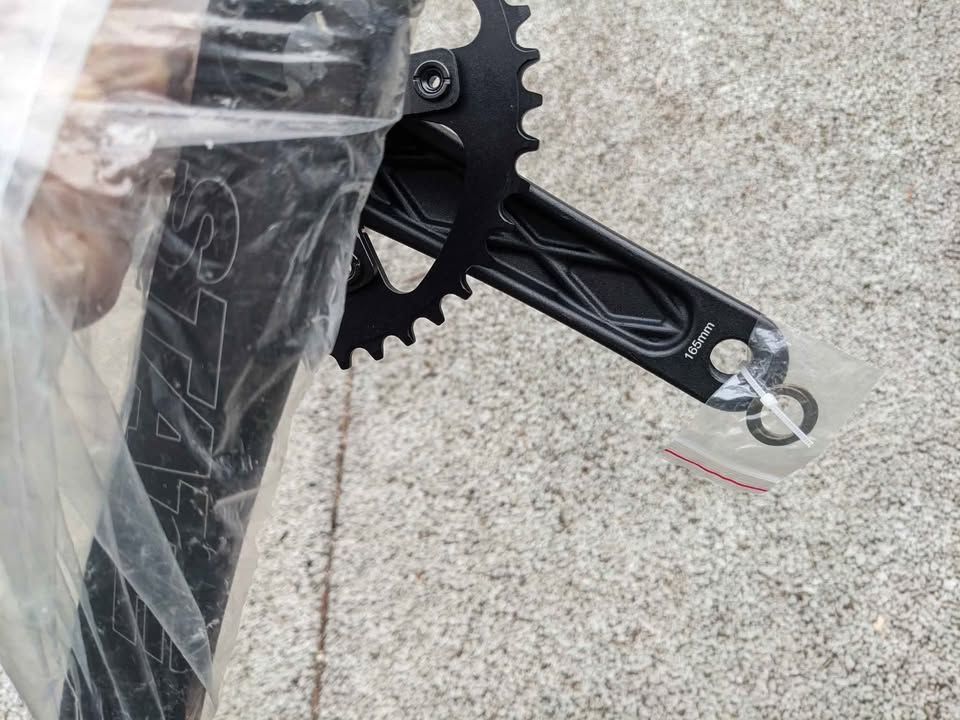 State 165mm 1x Crankset (Gen 1) with 42t chainring + BSA BB.