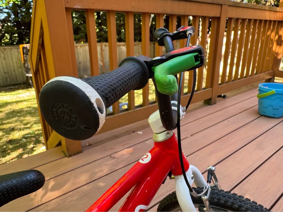 Woom 2 kids bike with helmet