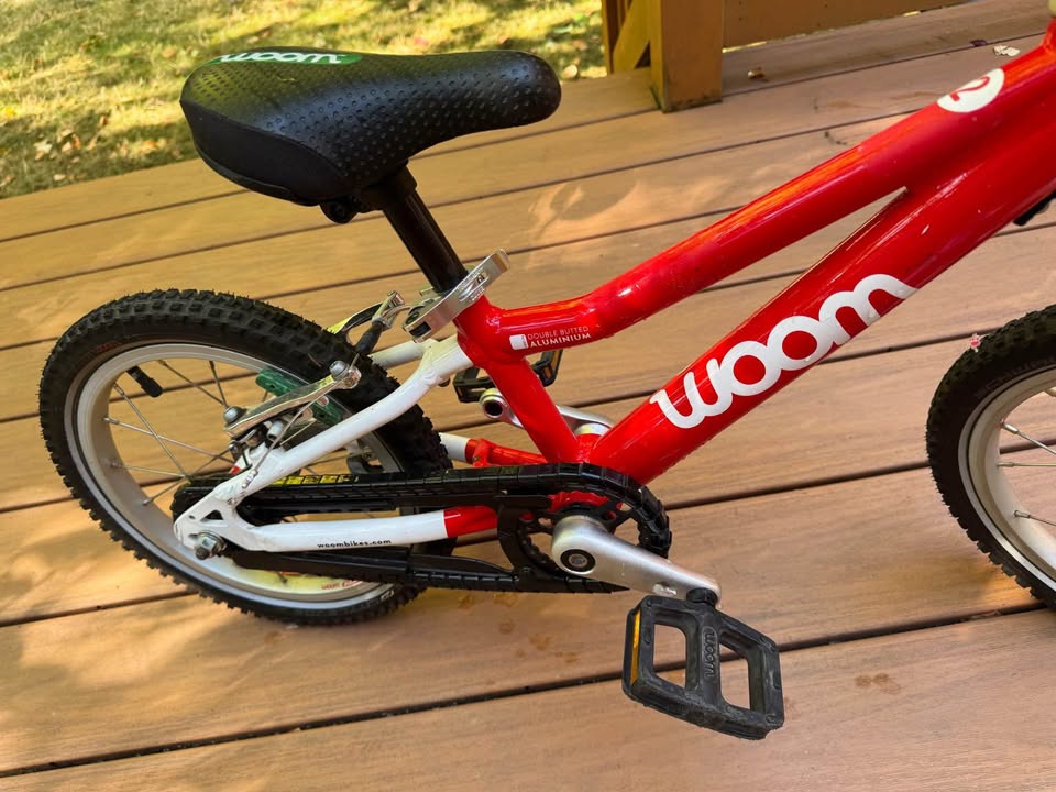 Woom 2 kids bike with helmet