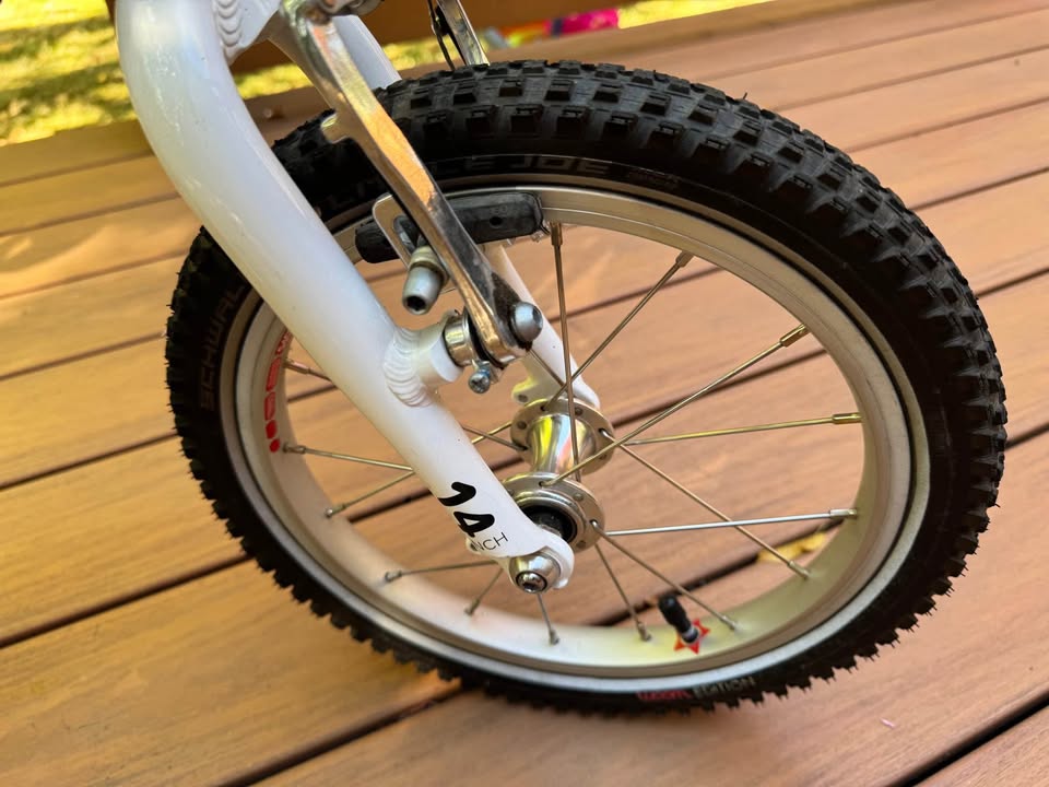 Woom 2 kids bike with helmet