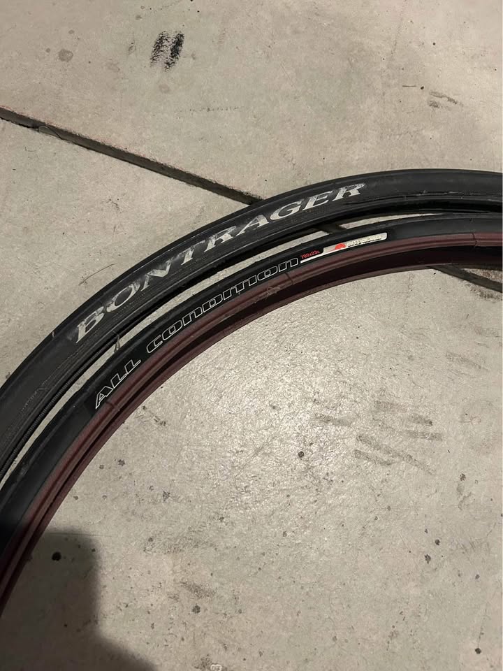 Pair of Mavic Aksium S[hidden information]C 700C bike wheels and tires