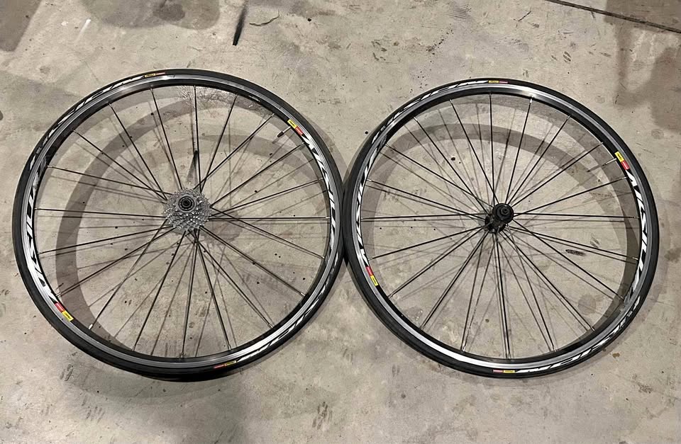 Pair of Mavic Aksium S[hidden information]C 700C bike wheels and tires