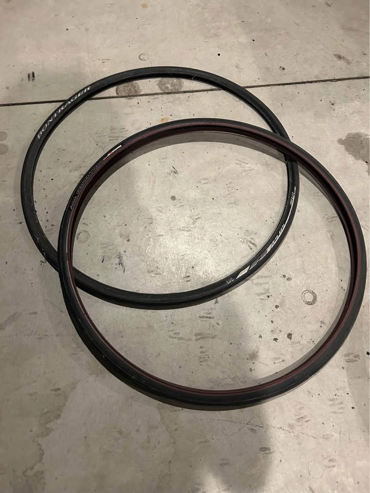 Pair of Mavic Aksium S[hidden information]C 700C bike wheels and tires